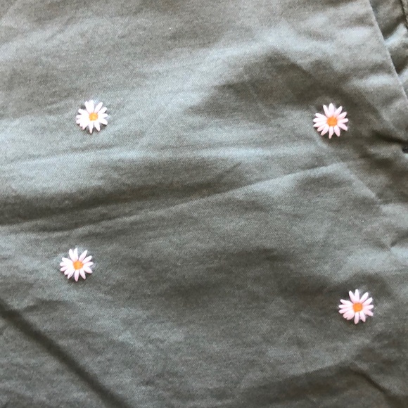 A29- Old Navy shorts - Picture 2 of 8